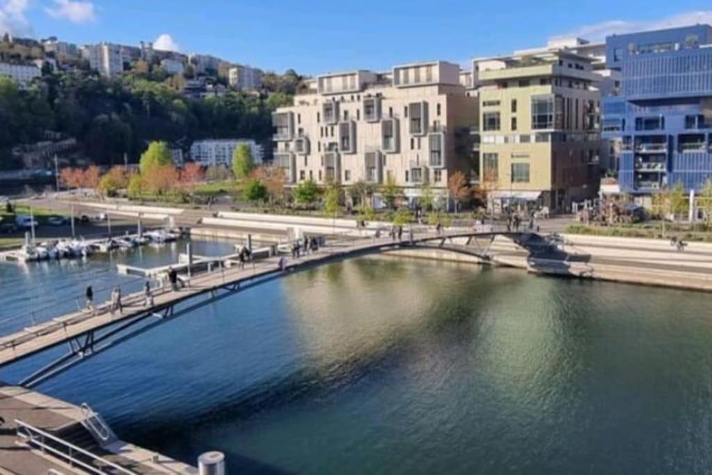 Appartement Dans Peniche Atypique Et Idyllique A Confluence Lyon Extérieur photo